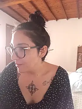 Melinerd online show from 11-17-25, 01:06