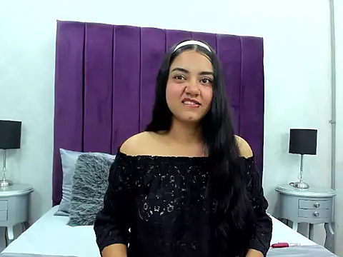 Snapshot of SalomeLee chatting on 11-17-25, 11:27 SalomeLee online show from 11-17-25, 11:27