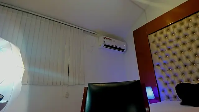 Snapshot of AlinaMilf chatting on 01-14-26, 07:41 AlinaMilf online show from 01-14-26, 07:41