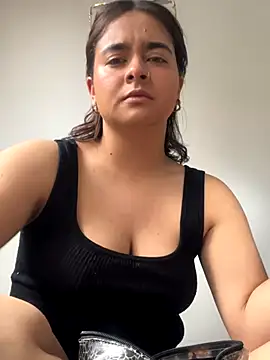 Snapshot of HANNAHBAKER00 chatting on 11-15-25, 08:16 HANNAHBAKER00 online show from 11-15-25, 08:16