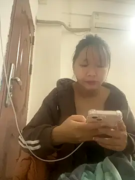 yiyi0316 online show from 11-21-25, 04:49