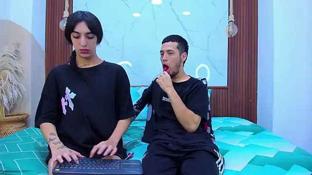 Loversinfire2 online show from 04-05-26, 03:26