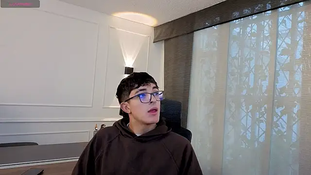 Snapshot of sayronvg chatting on 11-18-25, 11:58 sayronvg online show from 11-18-25, 11:58