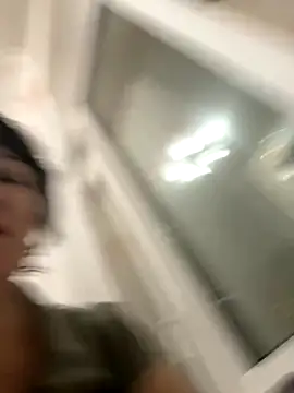 Snapshot of LittleBead522 chatting on 11-16-25, 03:39 LittleBead522 online show from 11-16-25, 03:39