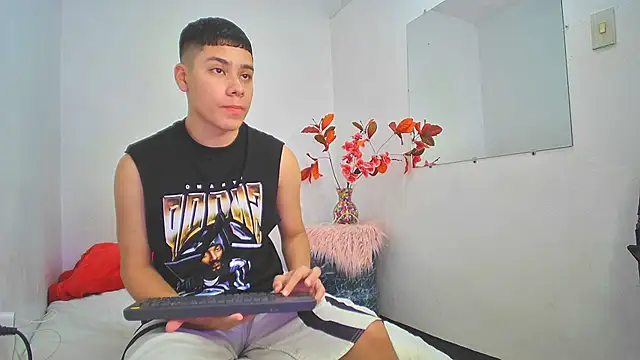 Lucastorrez01 online show from 11-29-25, 02:25