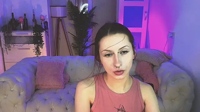 AliceWallflower online show from 11-23-25, 12:49