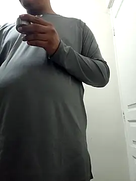 Snapshot of kire-18 chatting on 12-15-25, 11:53 kire-18 online show from 12-15-25, 11:53