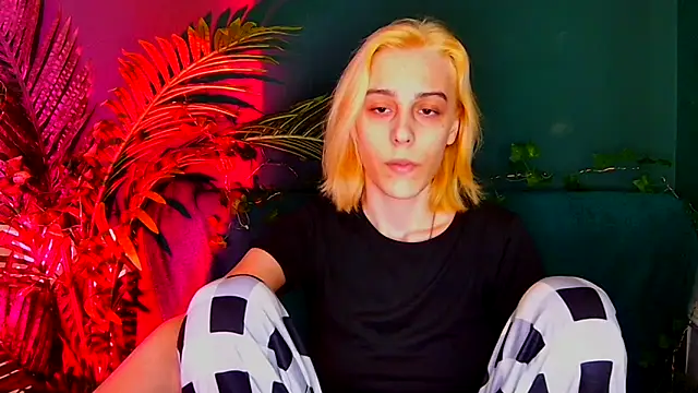 MiilaGlow online show from 12-19-25, 02:13