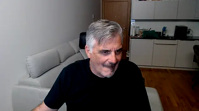 Buidapest online show from 11-17-25, 01:55