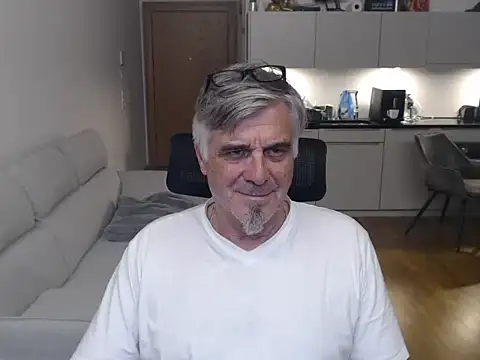 Buidapest online show from 04-13-26, 01:55