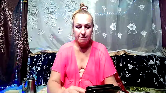 Kissingyouu online show from 12-05-25, 06:48