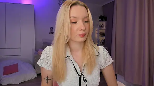 Snapshot of Tiffany_Paw chatting on 12-02-25, 03:23 Tiffany Paw online show from 12-02-25, 03:23