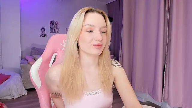 Snapshot of Tiffany_Paw chatting on 12-15-25, 03:00 Tiffany Paw online show from 12-15-25, 03:00