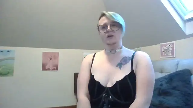 queerlyjaz online show from 11-22-25, 11:26