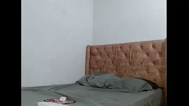 Alexx and Valentinoo online show from 11-18-25, 09:41