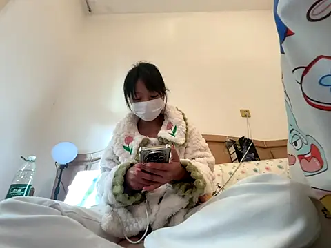 Snapshot of Rosy100 chatting on 11-19-25, 06:46 Rosy100 online show from 11-19-25, 06:46