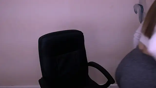 Snapshot of MillaTems_ chatting on 12-16-25, 07:46 MillaTems online show from 12-16-25, 07:46