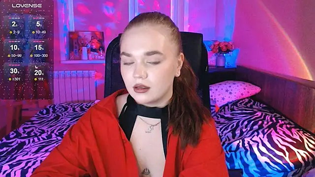 Snapshot of EmiRisse chatting on 11-20-25, 12:27 EmiRisse online show from 11-20-25, 12:27