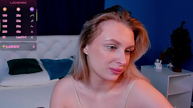 KiraRuiz online show from 02-12-26, 01:33