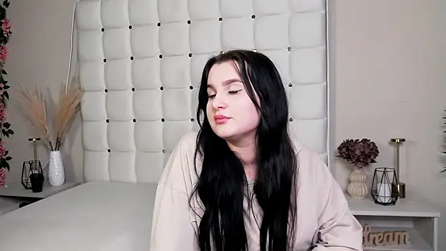 EvaVise online show from 11-17-25, 01:06