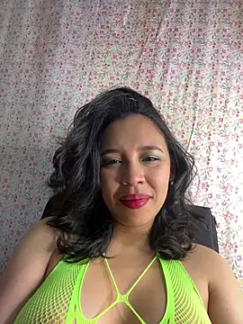 Snapshot of Esmerald_1111 chatting on 12-17-25, 10:21 Esmerald 1111 online show from 12-17-25, 10:21