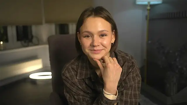 DeliaBernon online show from 11-18-25, 01:04