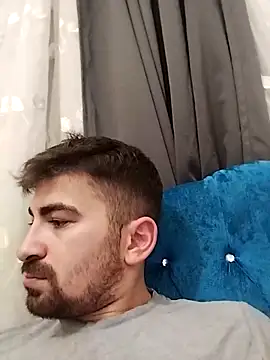 Snapshot of umtcns1 chatting on 11-18-25, 11:37 umtcns1 online show from 11-18-25, 11:37