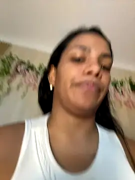 Snapshot of ArielleMillerr- chatting on 12-17-25, 05:52 ArielleMillerr- online show from 12-17-25, 05:52