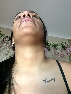 Snapshot of ArielleMillerr- chatting on 01-05-26, 05:49 ArielleMillerr- online show from 01-05-26, 05:49