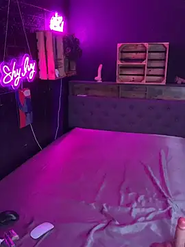 Shy-Ivy online show from 12-04-25, 09:45