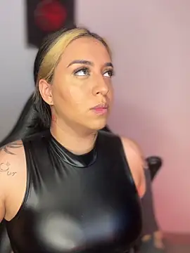 VeloraVyxen  online show from 12-03-25, 01:46