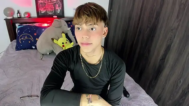 Snapshot of Jin_kougasaki chatting on 11-18-25, 02:39 Jin kougasaki online show from 11-18-25, 02:39