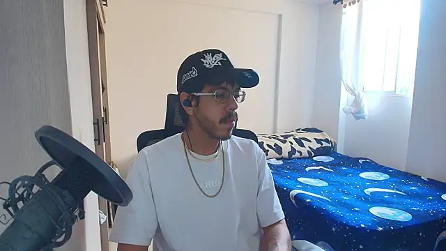 Snapshot of naitt_ chatting on 11-25-25, 02:17 naitt online show from 11-25-25, 02:17