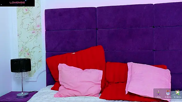 Snapshot of AlissaDrake_ chatting on 11-19-25, 05:18 AlissaDrake online show from 11-19-25, 05:18