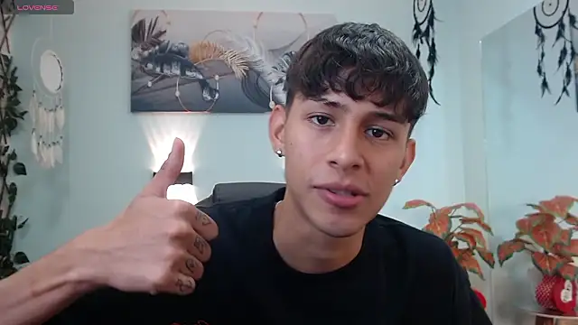 Snapshot of DraxBlade09 chatting on 02-10-26, 02:32 DraxBlade09 online show from 02-10-26, 02:32