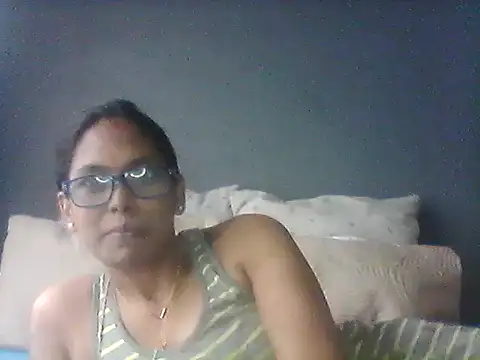 Snapshot of TiaBlaze chatting on 11-28-25, 01:14 TiaBlaze online show from 11-28-25, 01:14