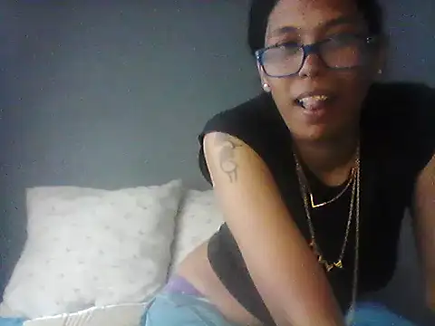 Snapshot of TiaBlaze chatting on 12-04-25, 12:14 TiaBlaze online show from 12-04-25, 12:14