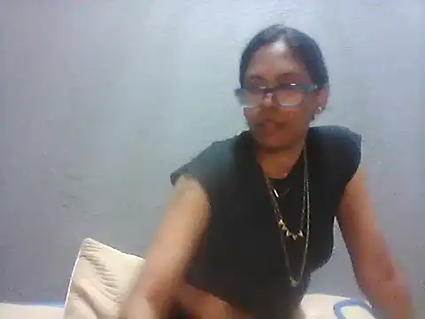 Snapshot of TiaBlaze chatting on 12-14-25, 10:03 TiaBlaze online show from 12-14-25, 10:03