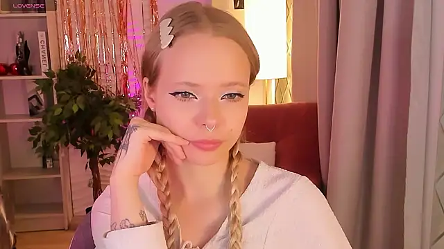 lucy loy online show from 01-17-26, 01:49