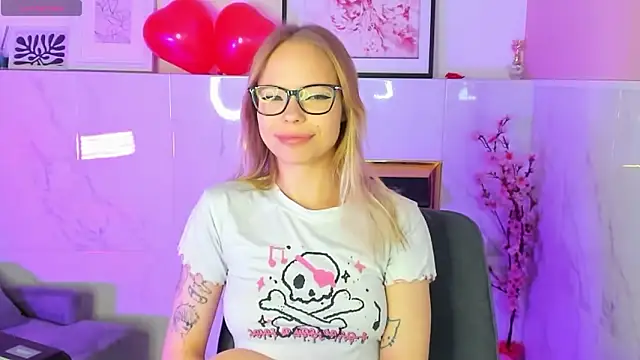 lucy loy online show from 02-06-26, 02:31