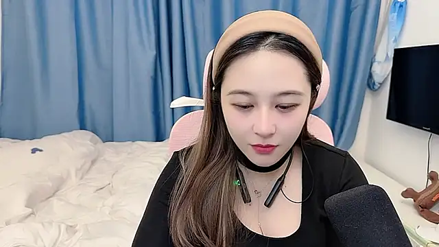 Snapshot of TTtia_ chatting on 12-14-25, 01:16 TTtia online show from 12-14-25, 01:16