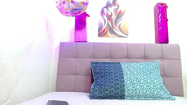 kloe wish online show from 11-19-25, 02:39