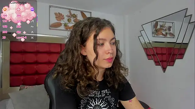 Snapshot of MarieTaylor_ chatting on 02-08-26, 06:33 MarieTaylor online show from 02-08-26, 06:33