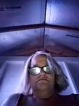 Snapshot of bella5757 chatting on 02-16-26, 02:29 bella5757 online show from 02-16-26, 02:29