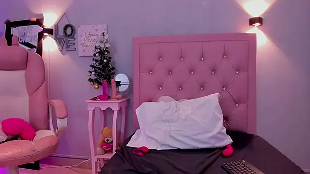 Snapshot of MiaWhiteBunny chatting on 12-02-25, 02:39 MiaWhiteBunny online show from 12-02-25, 02:39