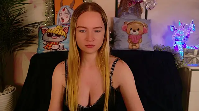 Snapshot of BigTitsLady- chatting on 12-15-25, 10:25 BigTitsLady- online show from 12-15-25, 10:25