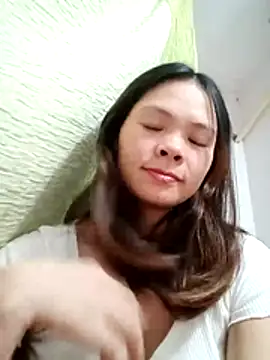 quynhquynh  online show from 11-27-25, 04:09