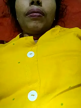 Snapshot of Hott_myraa chatting on 12-05-25, 02:36 Hott myraa online show from 12-05-25, 02:36