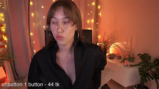 Snapshot of AnnetteLane chatting on 11-29-25, 04:26 AnnetteLane online show from 11-29-25, 04:26