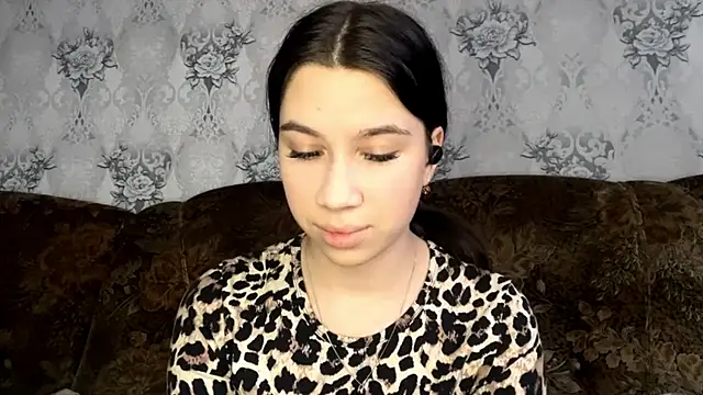 Snapshot of DebbiGoodknight chatting on 12-16-25, 09:47 DebbiGoodknight online show from 12-16-25, 09:47